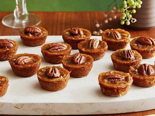Tartlets with pumpkin and nuts