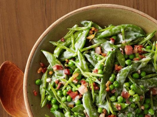 Green peas with cream sauce and pancetta