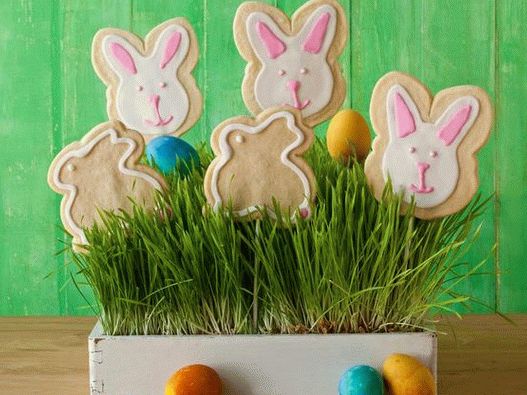Bake the decoration for the Easter table