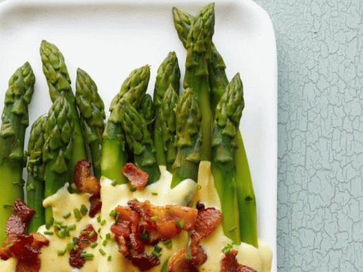 Asparagus with bacon and sabayon sauce