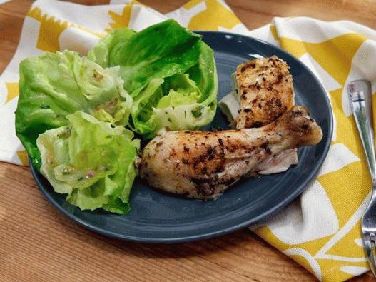 Chicken baked in the oven with bib-lettuce and Provencal dressing