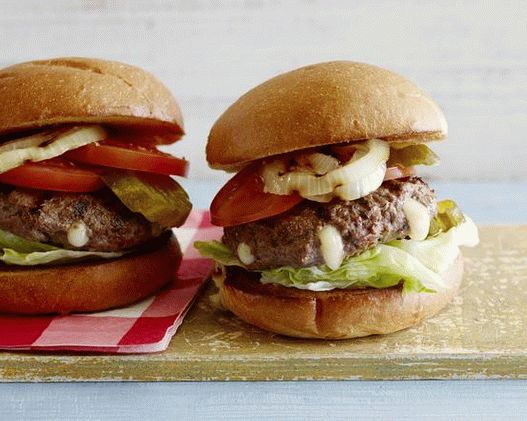 Grilled meatballs stuffed with cheese