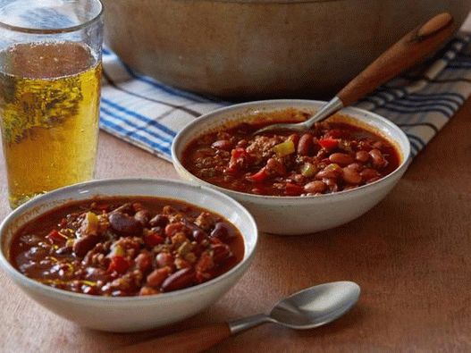 Food Photography - Mexican Chili with Chicken for Sports Fans