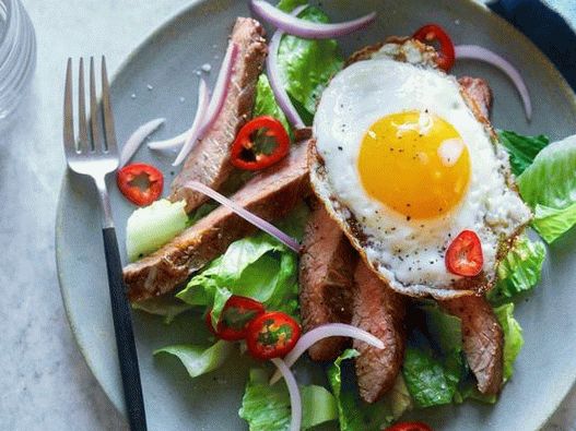 Salad with steak and egg (paleo diet)