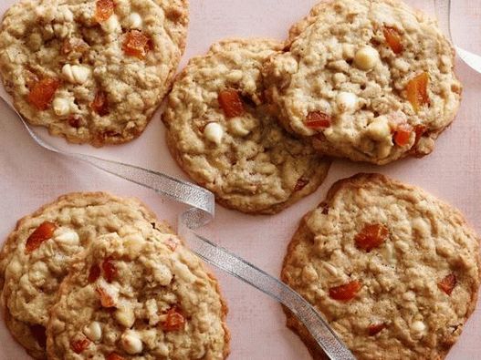 Photo of the dish - Oatmeal cookies with dried apricots and white chocolate