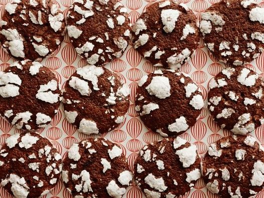 Photo dishes - Chocolate cookies with cracks
