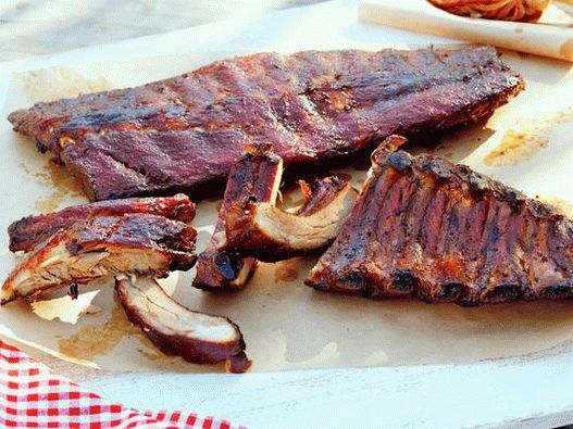 Smoked pork ribs with barbecue sauce