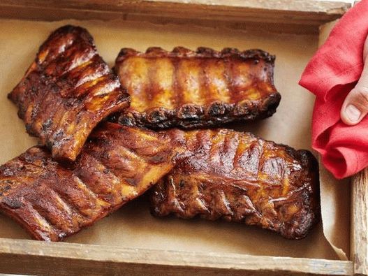 Pork ribs with bourbon barbecue sauce