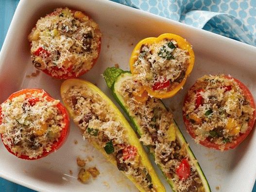 Summer vegetables stuffed with bulgur and mushrooms