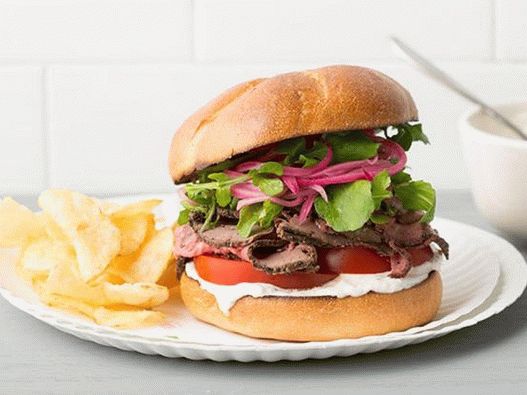 Sandwich with beef and butter roll