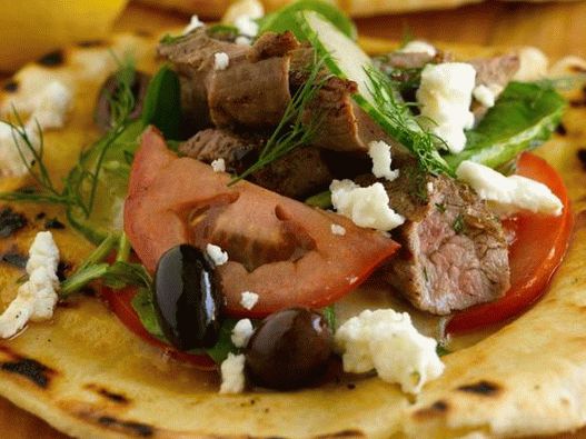 Pita with lamb and choriatic salad