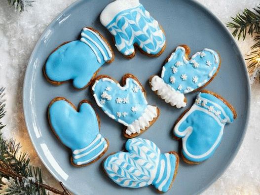 Gingerbread mitten with cherry filling