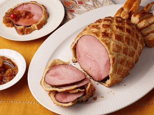 Ham baked in pastry with pineapple puree