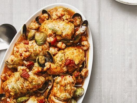 Flounder rolls with crab filling in a sauce with shrimp and shellfish
