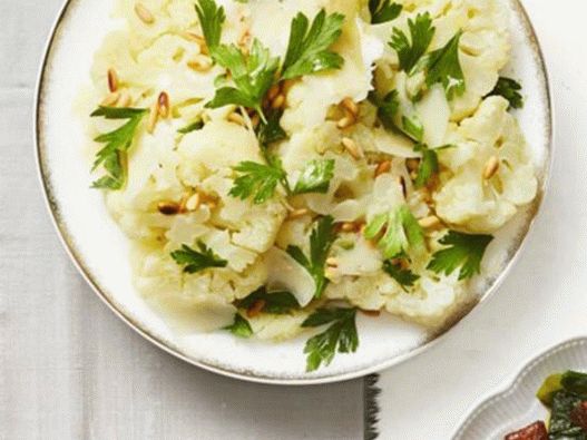 Cauliflower steamed with pine nuts