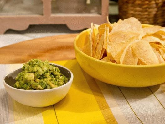 Dish Photography - Simple Guacamole Sauce