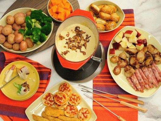 Photo of the dish - Cheese fondue with garlic and mushrooms