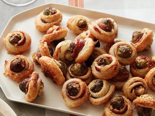 Puff pastry bagels with brussels sprouts and bacon