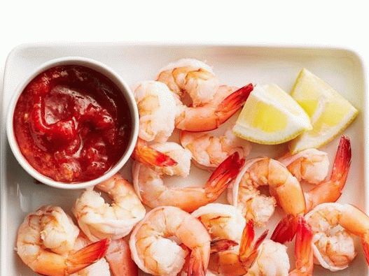 Shrimp cocktail with ketchup and horseradish sauce
