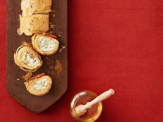 Strudel stuffed with blue cheese and pecan