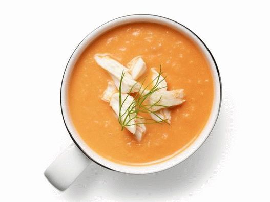 Tomato soup with fennel and crab meat