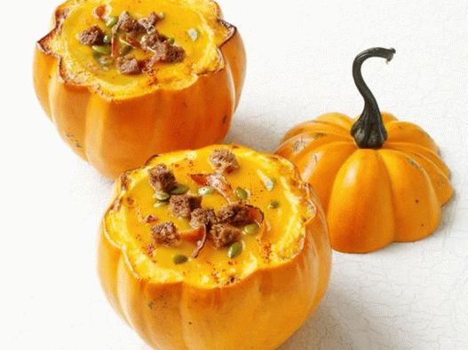 Pumpkin soup in pumpkin pots