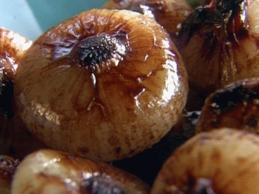 Photo Chipollini onion stewed in red wine