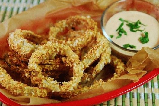 Photo Onion rings in the oven with sauce