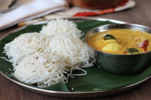 Photo Onion sambar with string hoppers