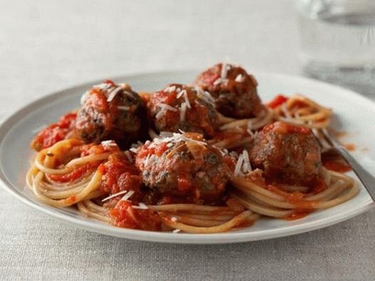 Photo Light meatballs in tomato sauce