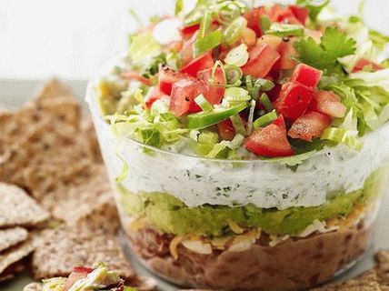 Photo Light American seven-layer dip sauce