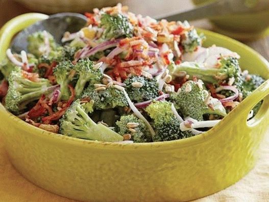 Photo Light cream broccoli salad