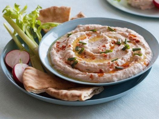Photo Light creamy white bean dip sauce