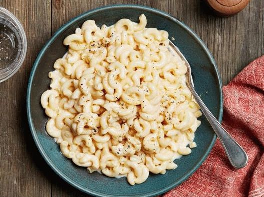 Photo of Mac and Cheese with 5 ingredients in a slow cooker