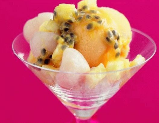 Photo Mango sorbet with lychee and pineapple slices