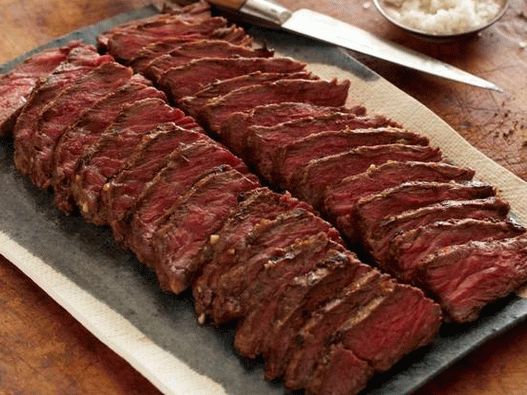 Photo Grilled marinated hanger steak