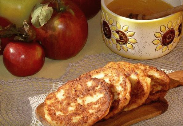 Honey and apple cheesecakes