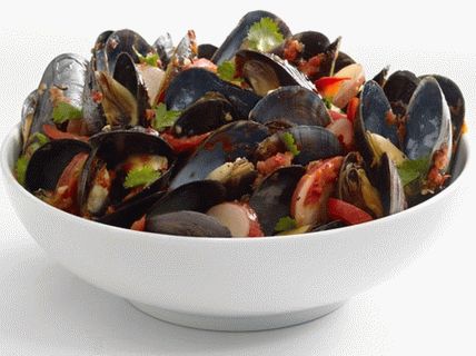 Photo of Mussels with potatoes and red pepper