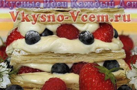 Millefeuil with wild berries