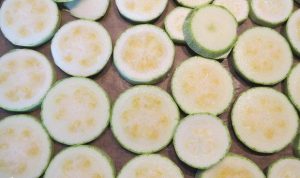 Zucchini mini pizzas