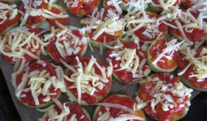 Zucchini mini pizzas