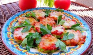 Zucchini mini pizzas