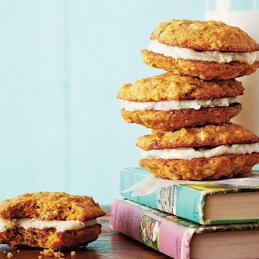 Photo of Whoopi Pie Carrot Cakes