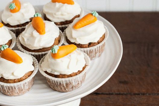 Photo of carrot-pumpkin muffins with vanilla glaze