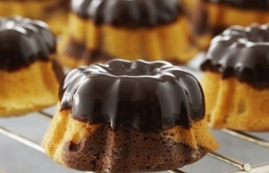 Photo Marble muffins with chocolate icing
