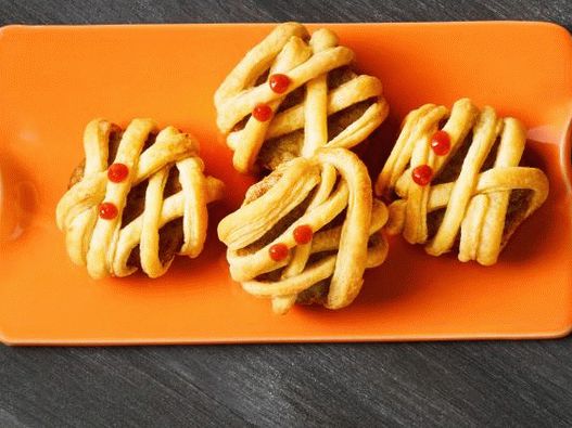 Photo of Mummies from cutlets in puff pastry