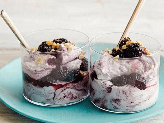 Photo of white chocolate mousse with hazelnuts and blackberries