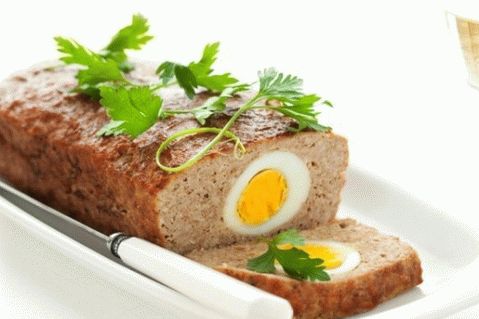 Beef roll stuffed with eggs