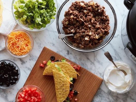 Photo Stuffing for mincemeat tacos cooked in a slow cooker