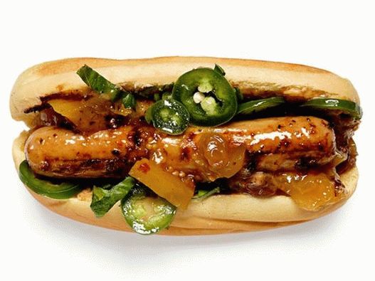 Hot dog with chutney and seasoning